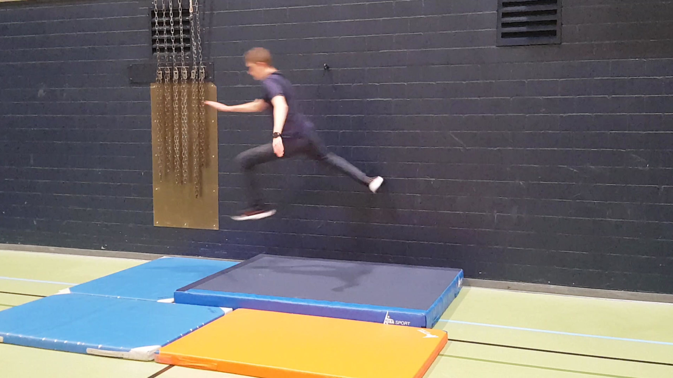 s1h_wall-run 1 touch -  niedersprungmatte